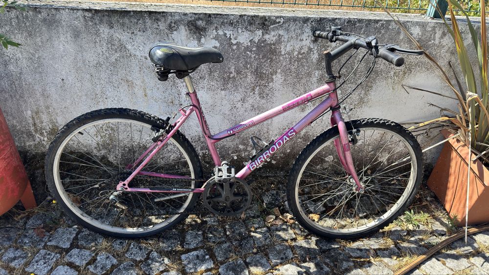 Duas bicicletas VTT