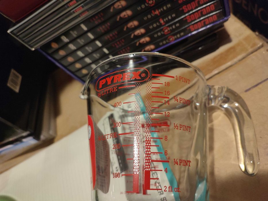 Copo medidor Pyrex novo