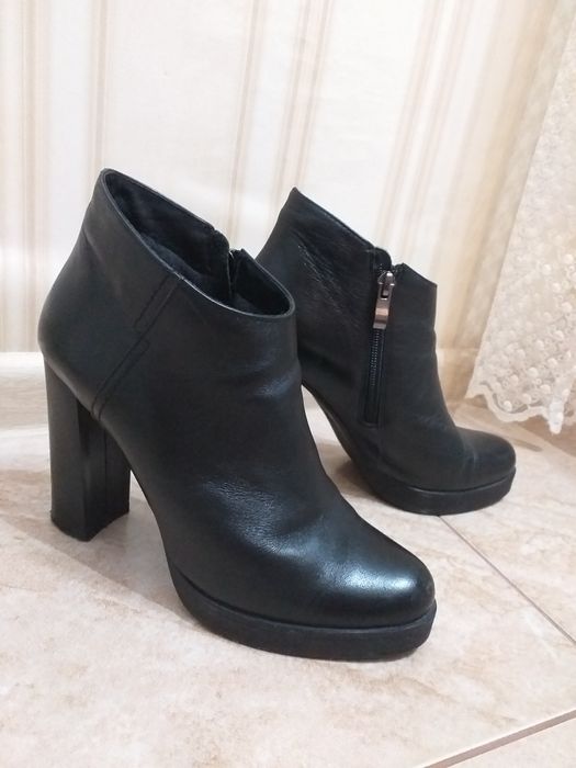 Шкіряні ботильйони 38р. Італія