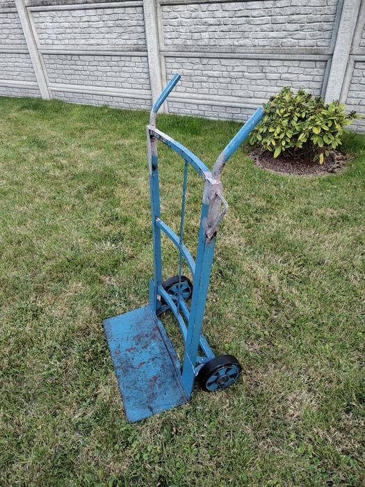 Wózek towarowy. Do przewozu skrzynek, worków.