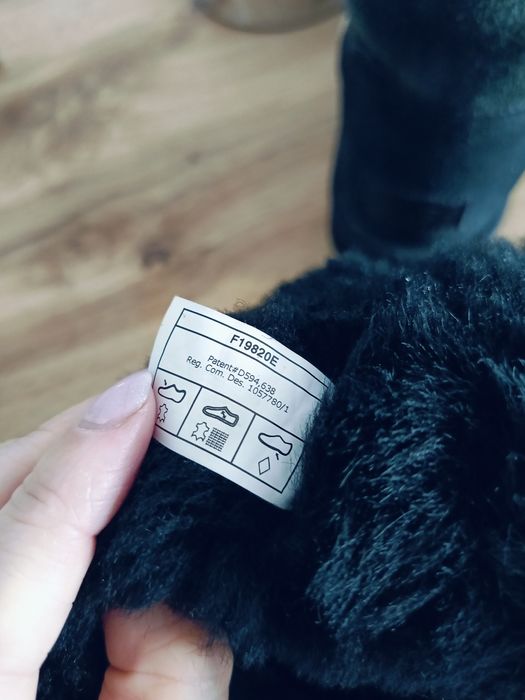 Śniegowce UGG Bailey zip czarne 39