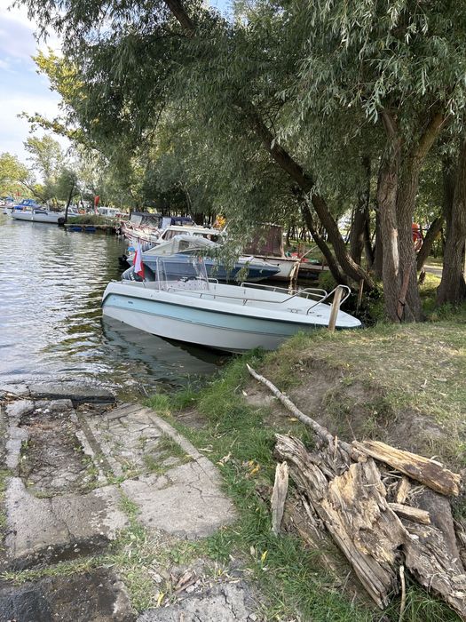 Łódź motorówka łódka