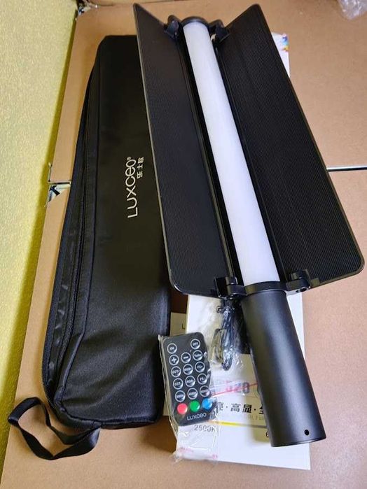 Bastão de LED Luxceo P520 RGB Profissional com Palas e Comando – Novo