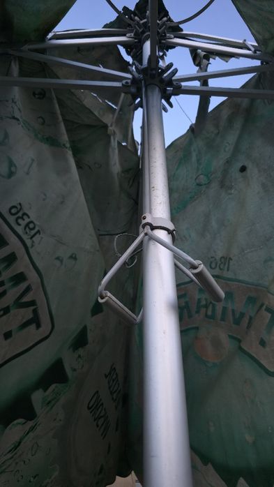 Sprzedam stelaż do parasola duży plus podstawa betonowa