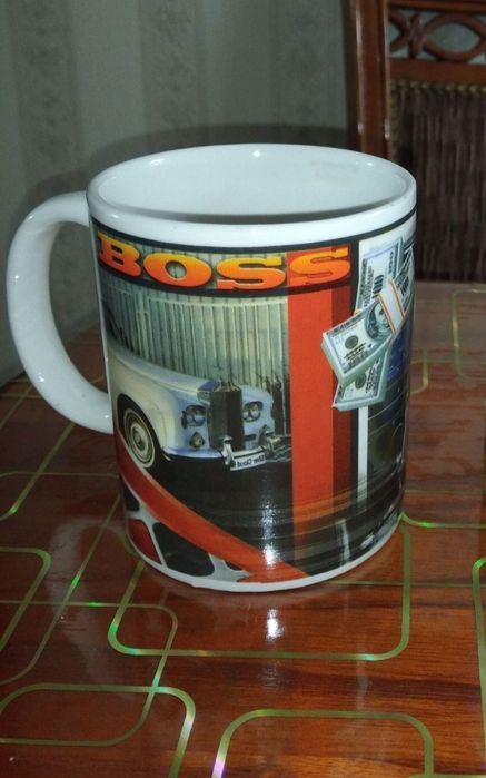 Продам чашку BOSS новая.