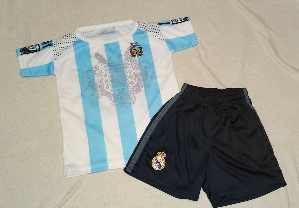 Футбольная форма на 5-8 лет .