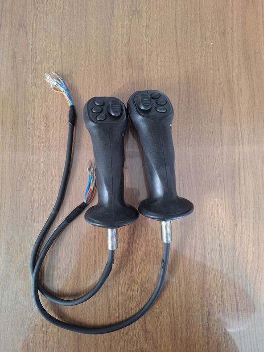 Joystiki Komatsu Pc gąsienicowe.