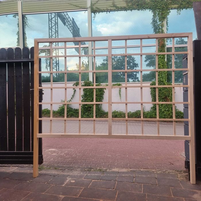 Płotek ażurowy pergola ogrodzenie na pnącza winogrono róża bluszcz