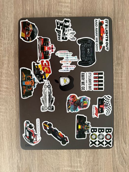 MacBook Air M2 8/256 ГБ - ідеальний стан + чохол