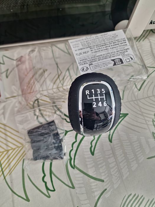 Manete de mudanças universal, em couro. NOVA