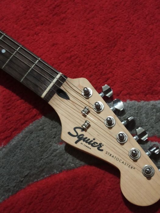 Електрогітара SQUIER by Fender Bullet Stratocaster TREM AWT
Стан нови