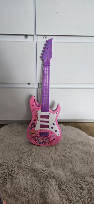 Gitara elektryczna gra swieci muzyka