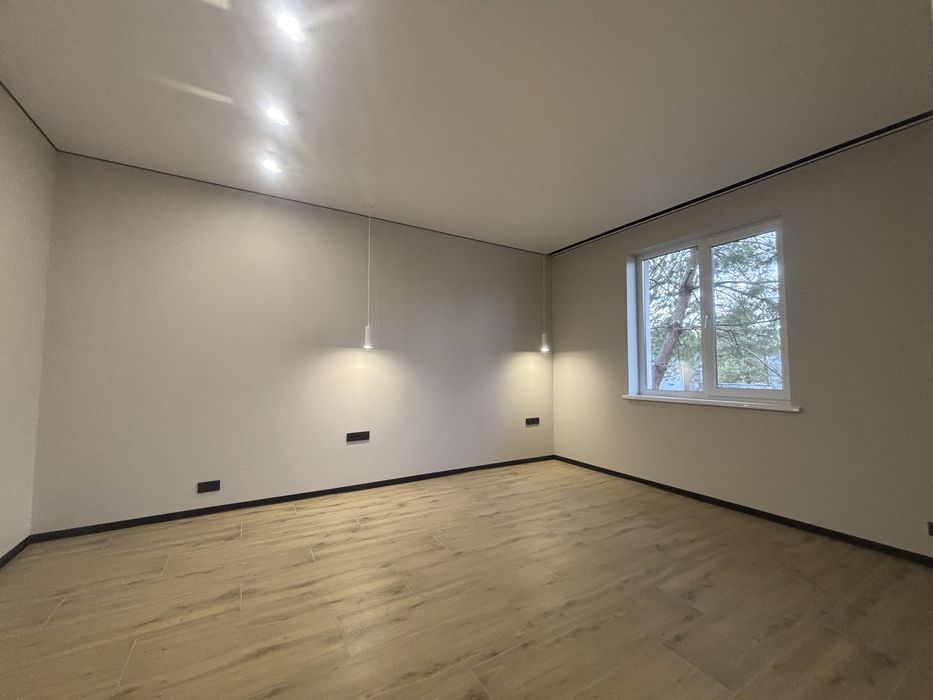 Продам будинок з ремонтом та бомбосховищем в Дмитрівці