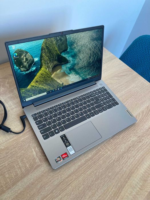 Laptop Lenovo IdeaPad Slim 3 / 15,6" / 16GB / 512GB / Ryzen / SSD