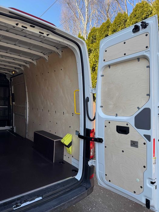 Zabudowa busa Volkswagen Crafter L4H3