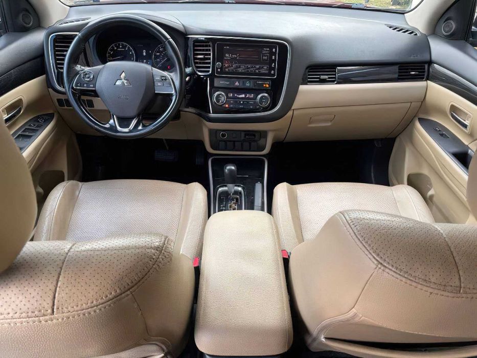 Mitsubishi Outlander SEL      2017