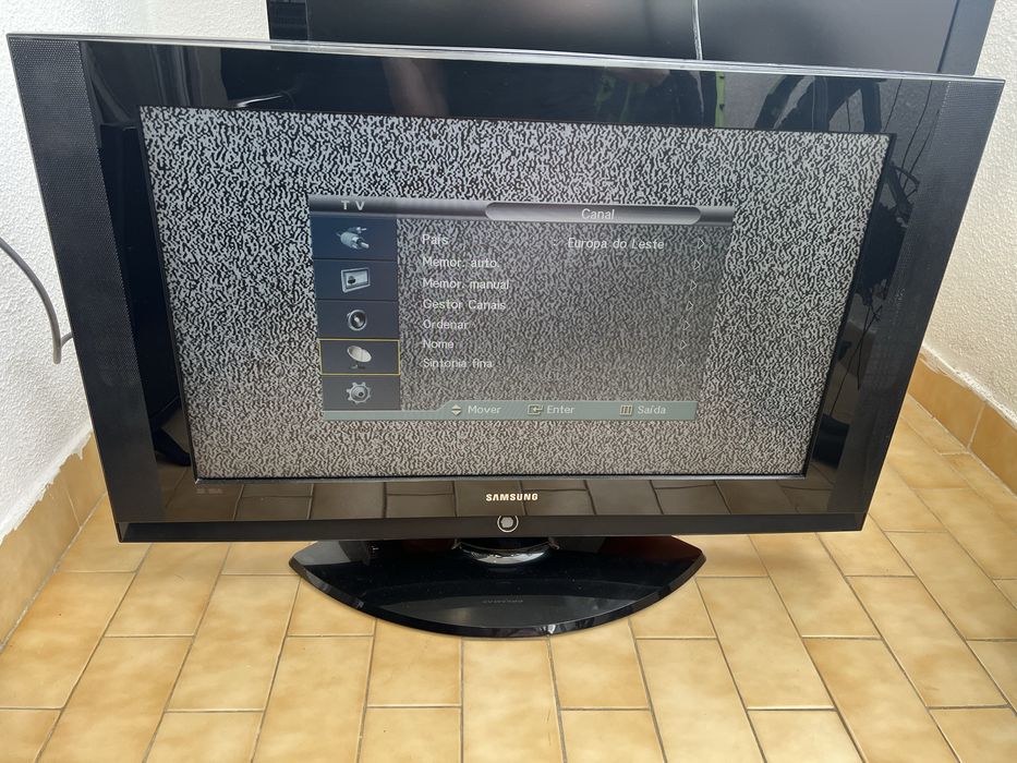 Televisores para peças,algumas estão a funcionar.