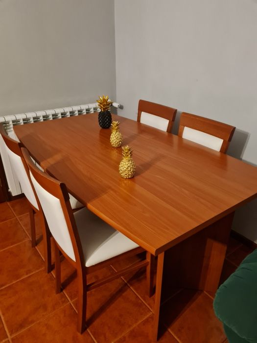 Mesa e 4 cadeiras