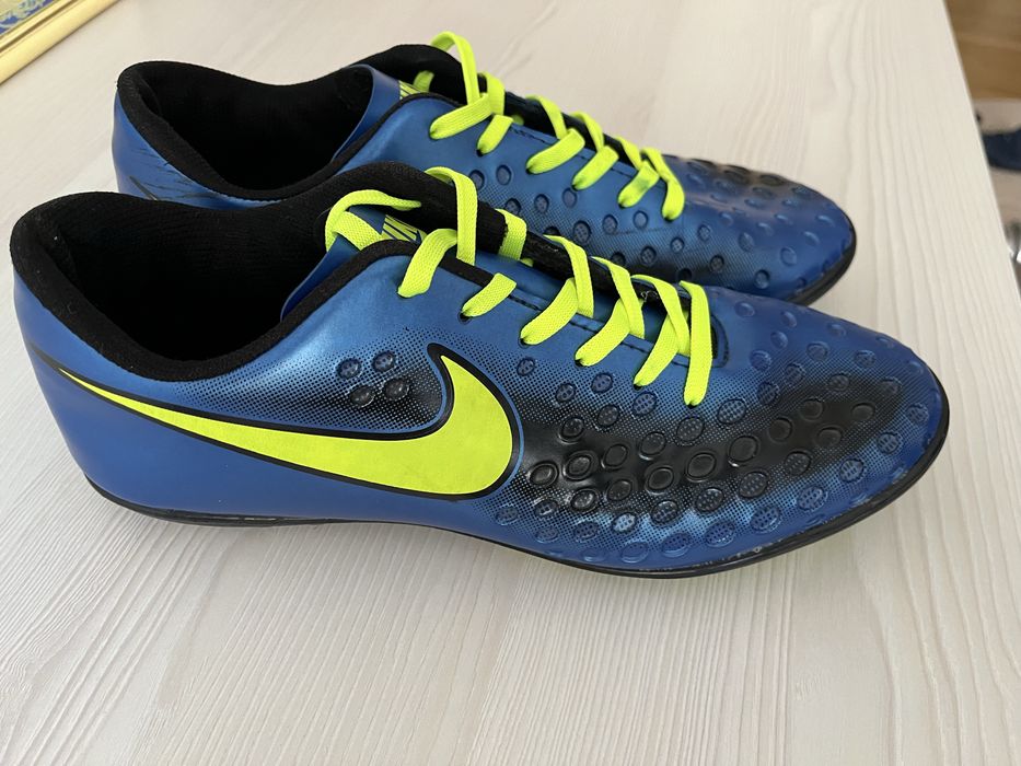 Футзалки NIKE MAGISTA 42 розмір