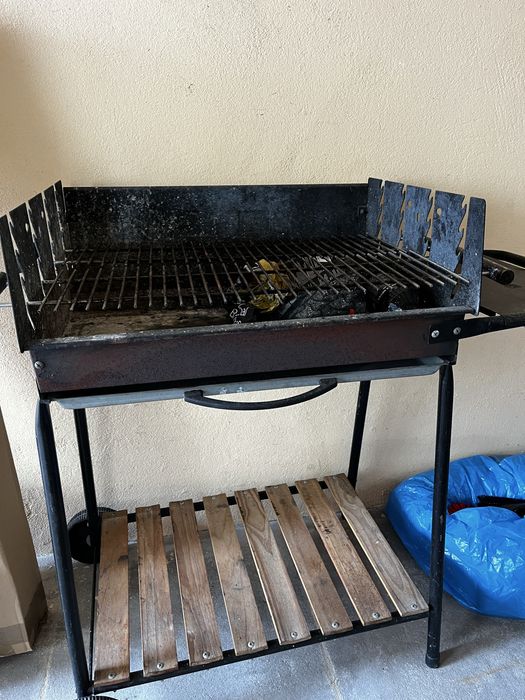 Grill tradycyjny na kółkach