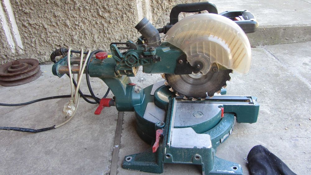 Торцовочна пила з протяжкою Parkside PKS 1700 A1 . Не робоча!