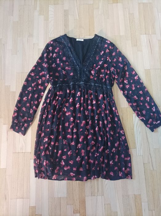 Czarna sukienka do kolan, w kwiaty, rozm. XL