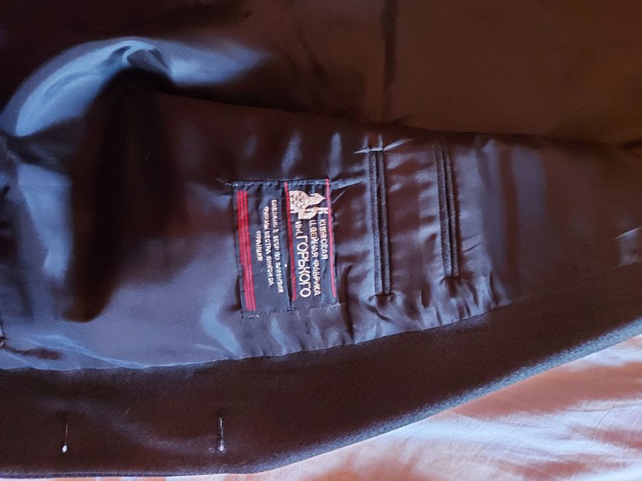 Костюм мужской тройка.