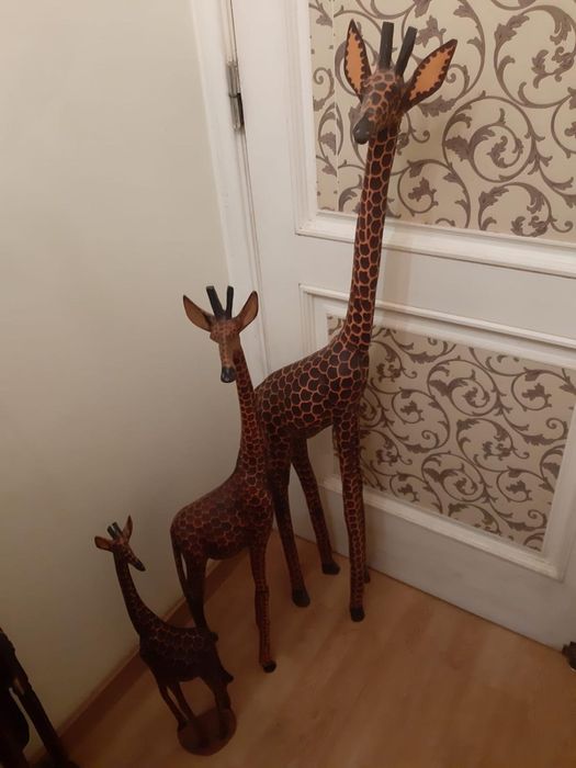 Peças de decoração africanas e asiáticas trabalhadas