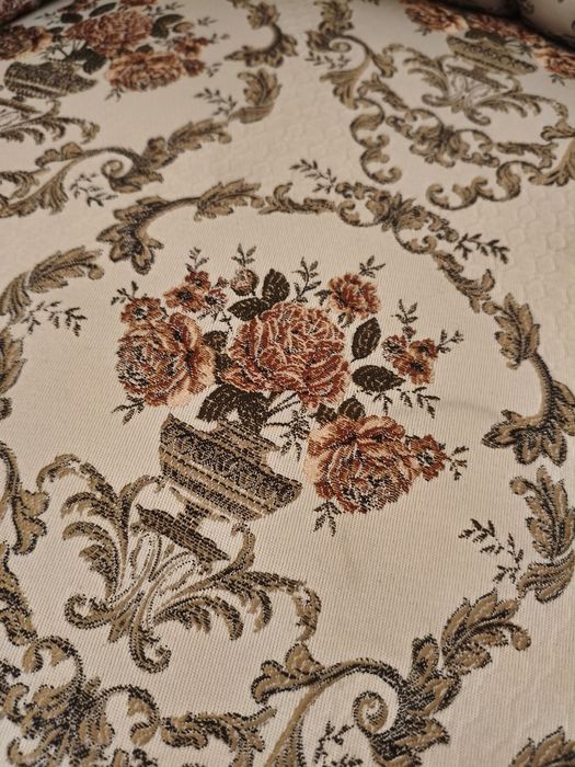 Fotel piękne zdobienia, antyk