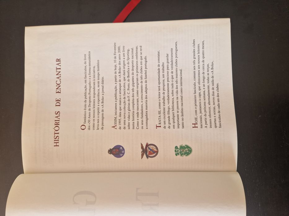 "Glória e Vida de Três Gigantes", editado pelo jornal "A Bola".