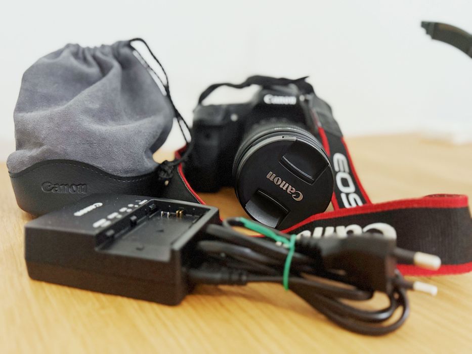 Canon EOS 70D + Objetiva Canon | 18-135mm STM | Caixa + Mala