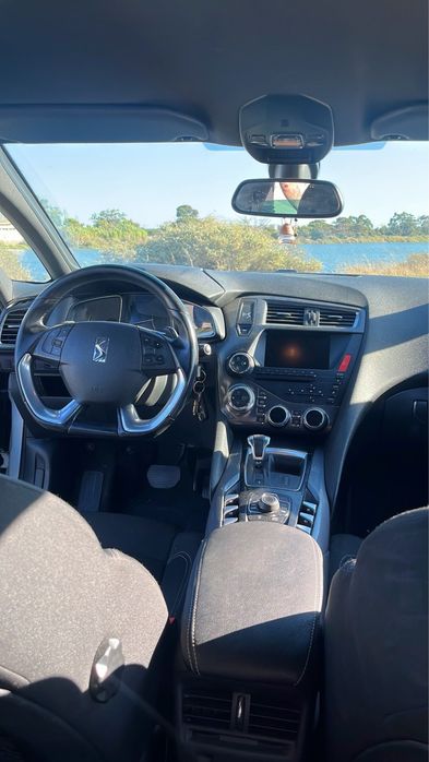 Citroen DS5.