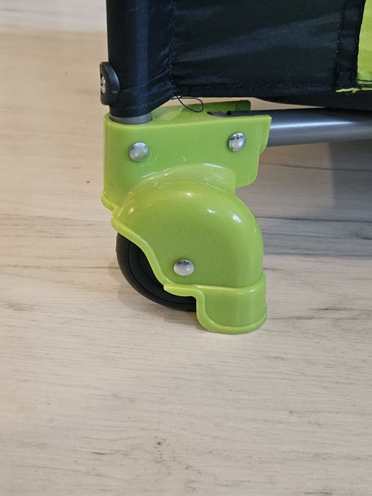 Łóżeczko turystyczne Moolino Fun – zielone, w bardzo dobrym stanie