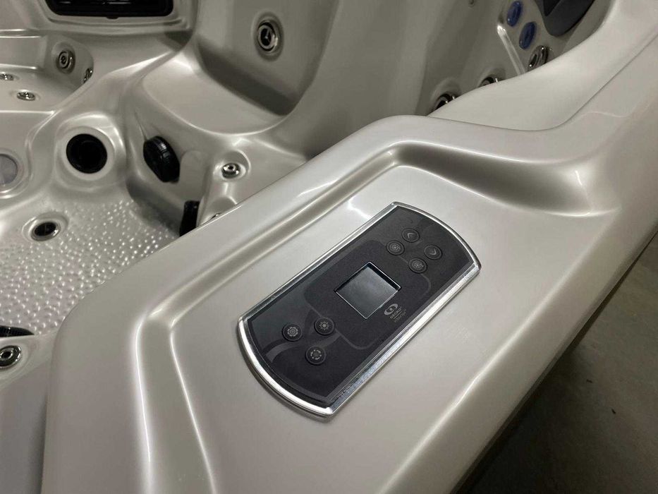 Powystawowa wanna Spa, jacuzzi