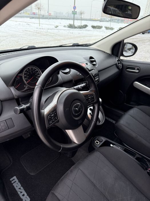 Мазда 2 автомат 2011 Mazda 2