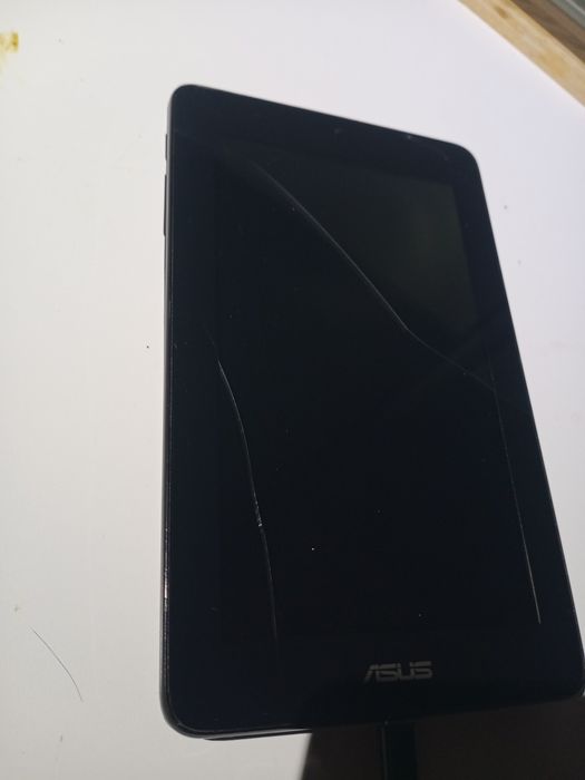 Tablet Asus prawie nieużywany.