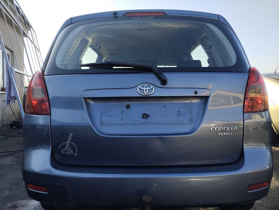Toyota Corolla Verso 2.0 D4D 2002r. Zderzak tylny.