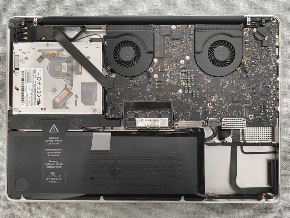 Apple MacBook Pro 17 Early 2011 — i7 QUAD CORE — 16GB RAM — Funcional