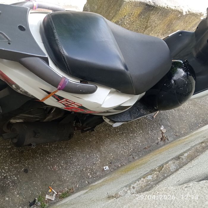 Vendo moto a gasolina 125cc