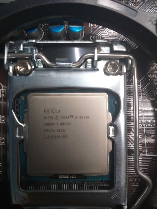 Mam do zaoferowania 

 MSI Z77A-G43 na socket LGA 1155.
 Płyta sprawna