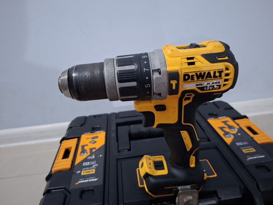 Дриль-шурупокрут  DeWALT DCD796