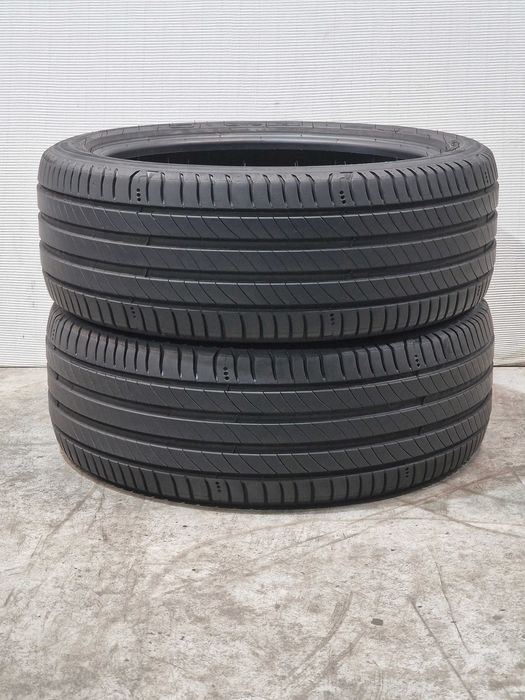 2 Pneus 225/45R19 MICHELIN Semi Novos