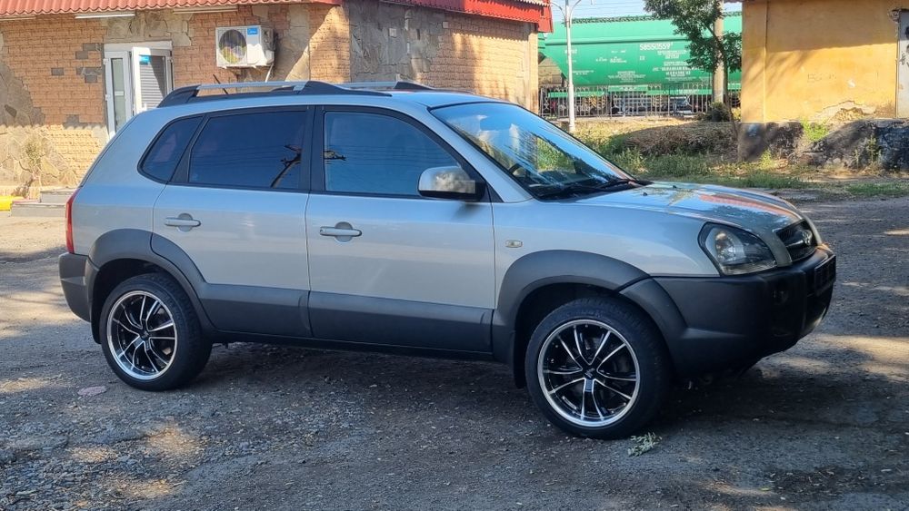 Продам Хюндай Туксон 2.7