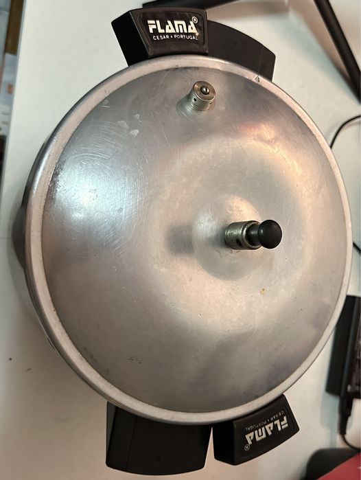 Panela de pressão para fogao a gás  (usada)