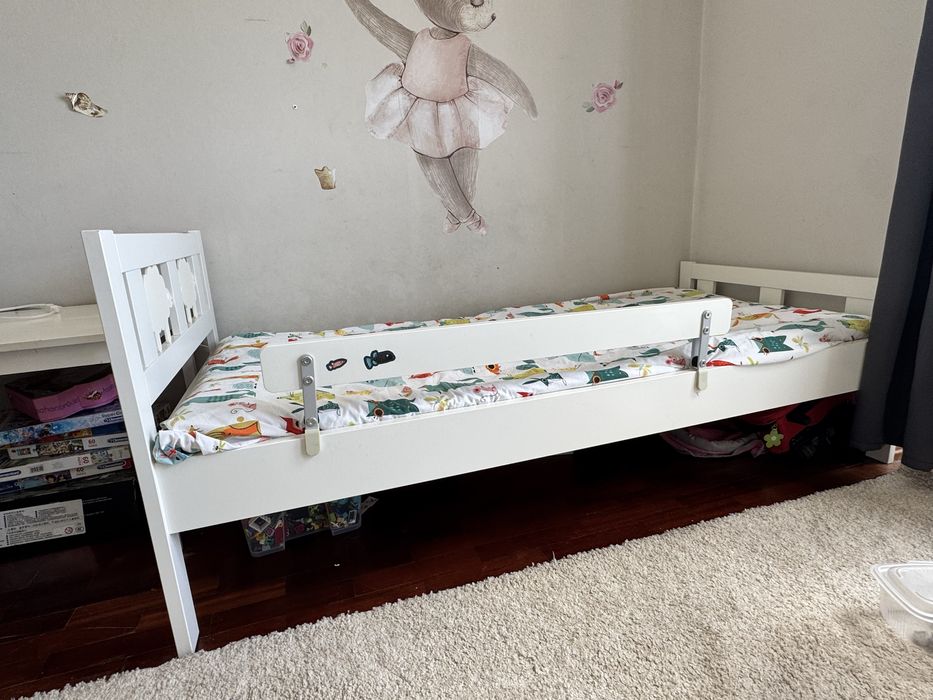 Cama de criança IKEA KRITTER com colchão e proteção lateral