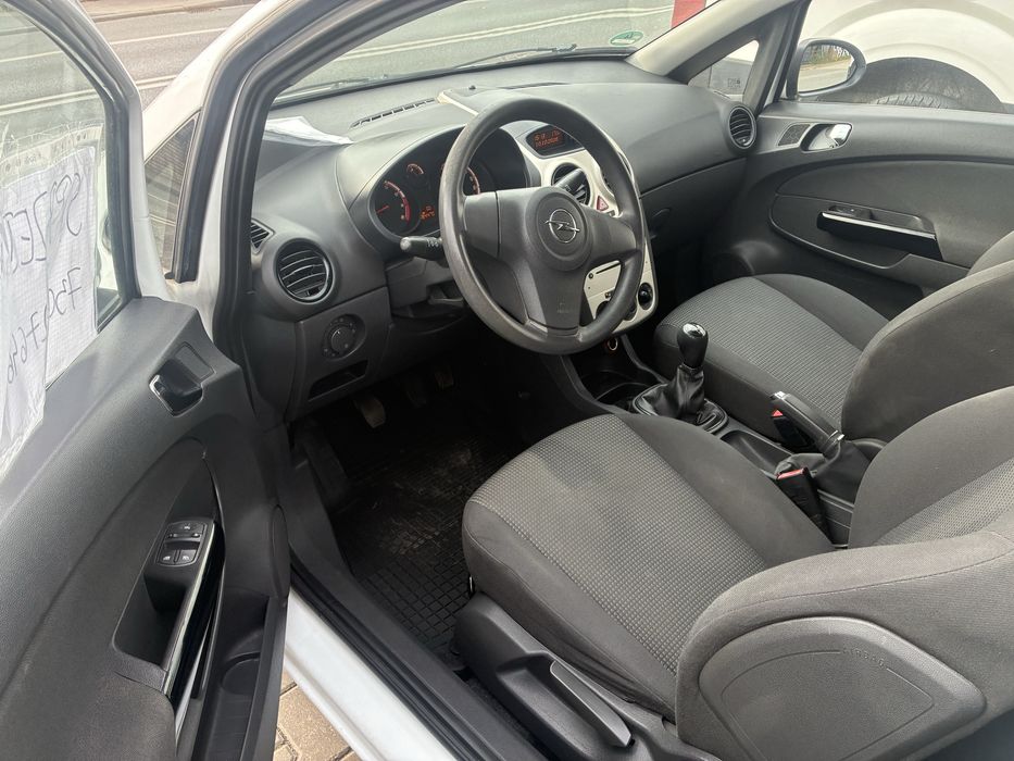 Opel corsa D 2008r
