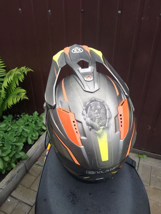 Продам шолом Мдуро Yamaha б.у