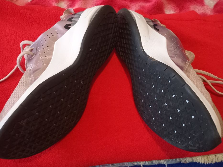 Продаются кроссовки   Nike   р. 38