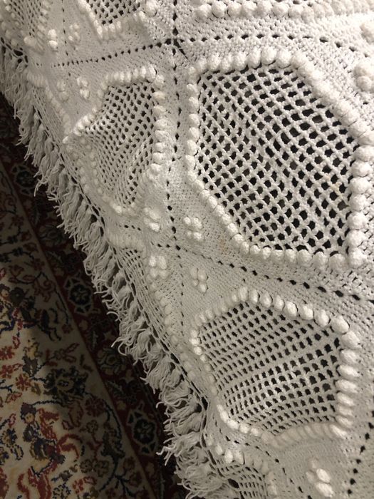 Colcha em renda manual de cor branca