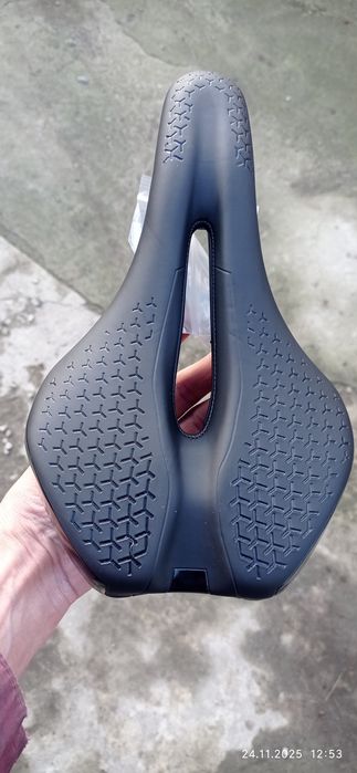 Сідло велосипедне